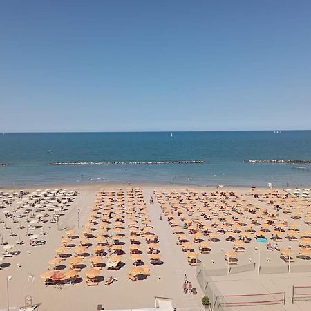 Hotel Salsedine " 5 Mt From The Beach ! " Rimini Exterior foto