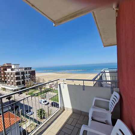 Hotel Salsedine " 5 Mt From The Beach ! " Rimini Exterior foto