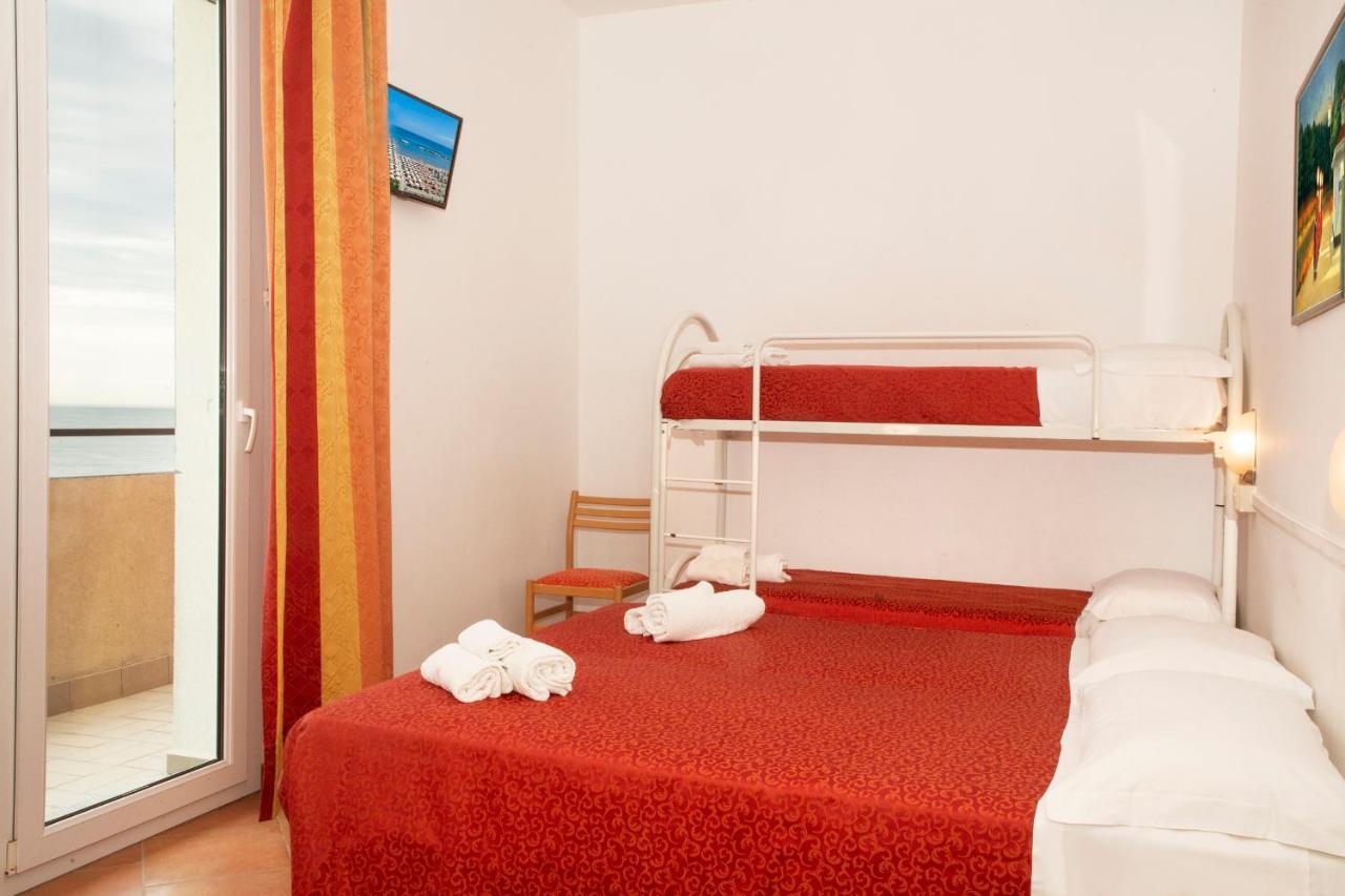 Hotel Salsedine " 5 Mt From The Beach ! " Rimini Exterior foto