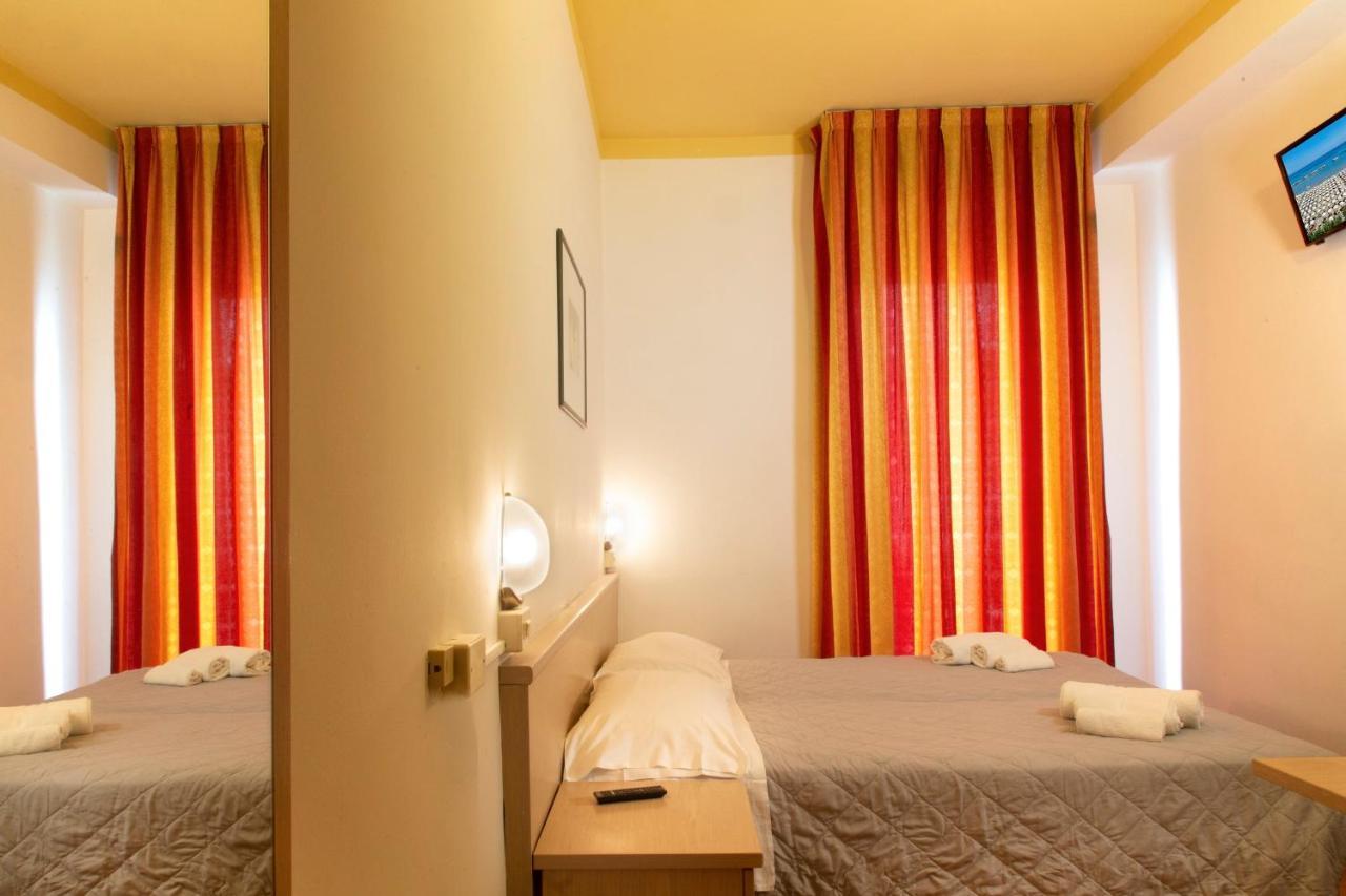 Hotel Salsedine " 5 Mt From The Beach ! " Rimini Exterior foto