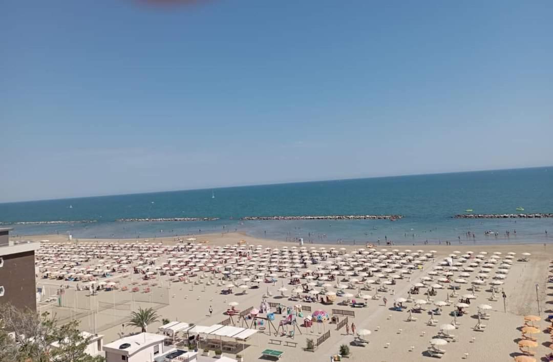 Hotel Salsedine " 5 Mt From The Beach ! " Rimini Exterior foto