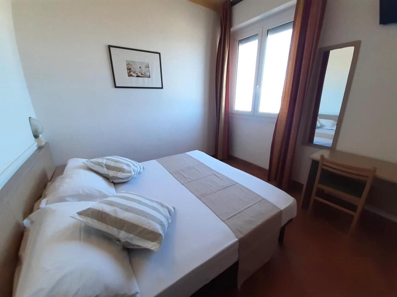 Hotel Salsedine " 5 Mt From The Beach ! " Rimini Exterior foto
