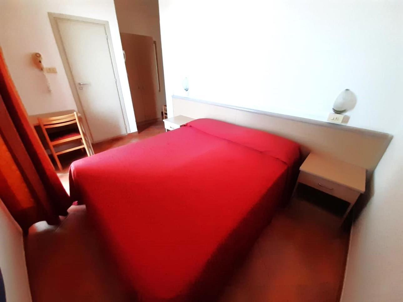Hotel Salsedine " 5 Mt From The Beach ! " Rimini Exterior foto