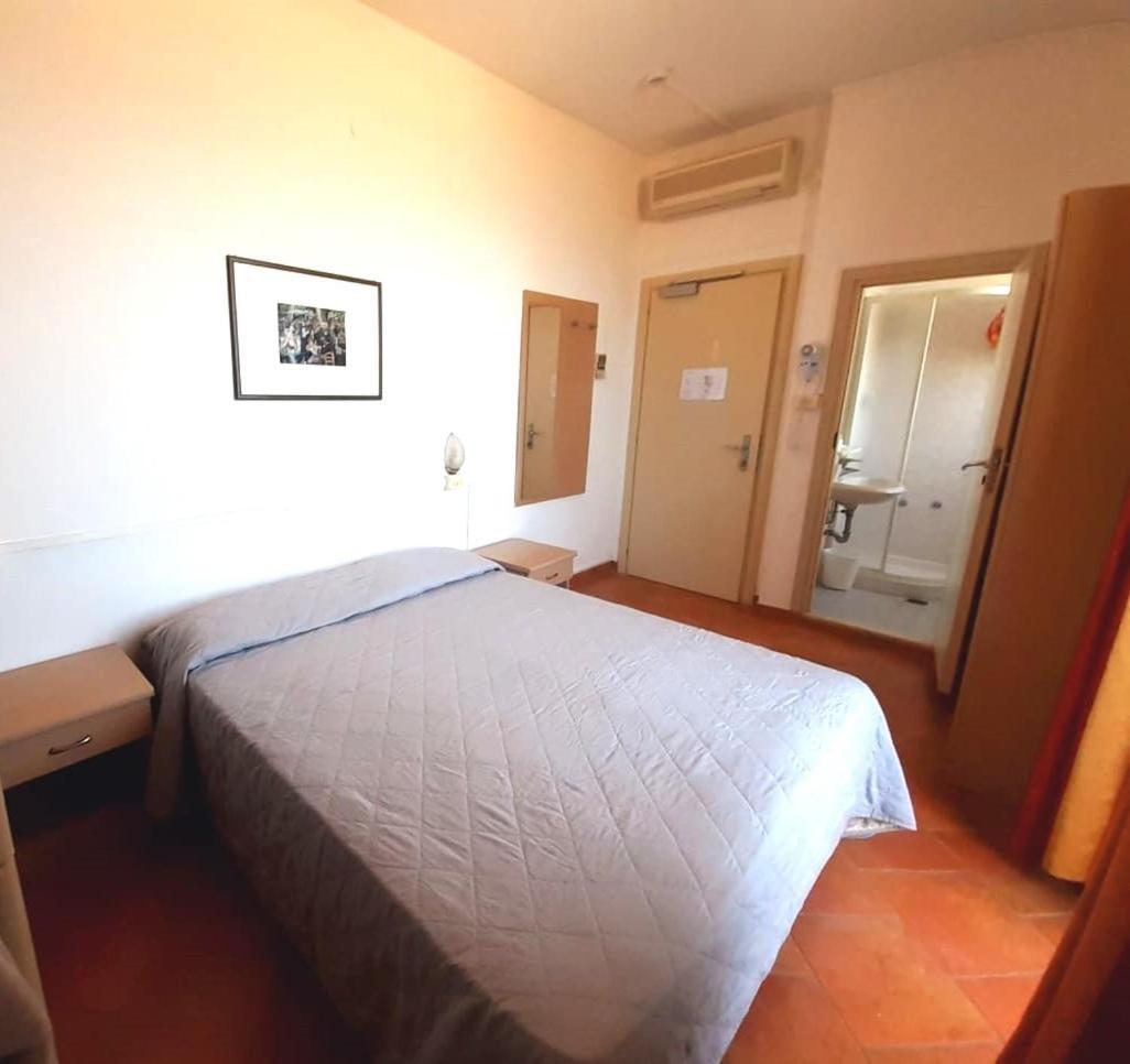 Hotel Salsedine " 5 Mt From The Beach ! " Rimini Exterior foto