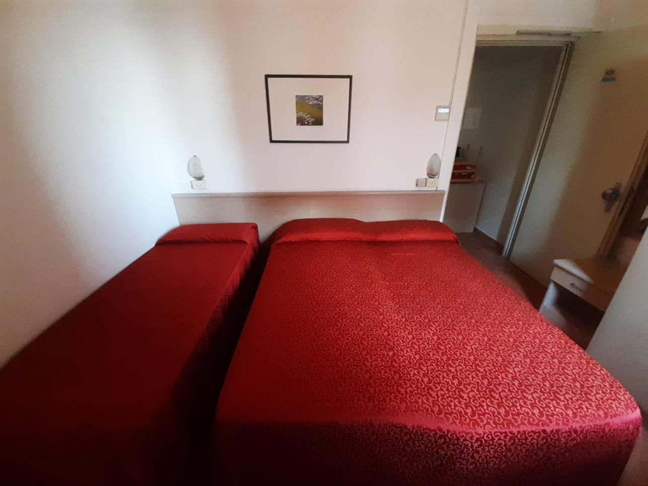 Hotel Salsedine " 5 Mt From The Beach ! " Rimini Exterior foto