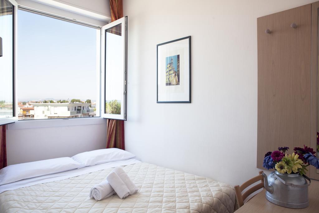 Hotel Salsedine " 5 Mt From The Beach ! " Rimini Exterior foto