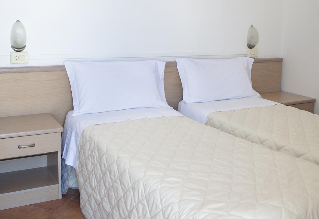Hotel Salsedine " 5 Mt From The Beach ! " Rimini Exterior foto