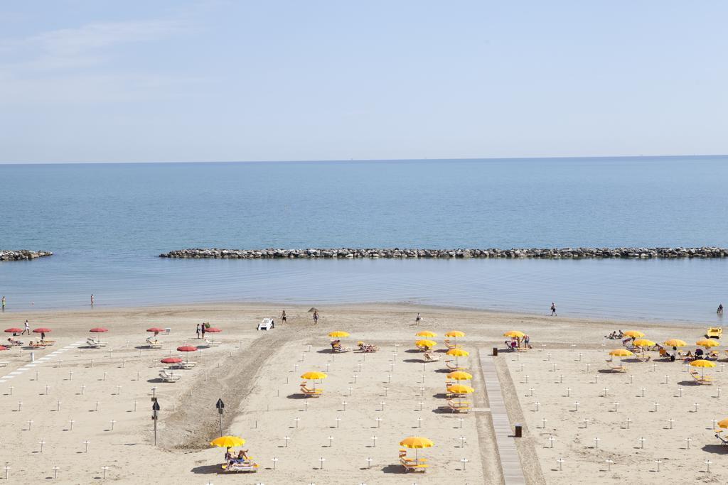Hotel Salsedine " 5 Mt From The Beach ! " Rimini Exterior foto