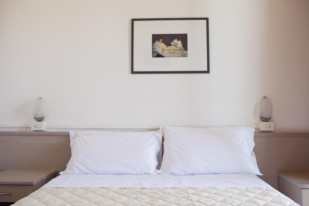 Hotel Salsedine " 5 Mt From The Beach ! " Rimini Exterior foto
