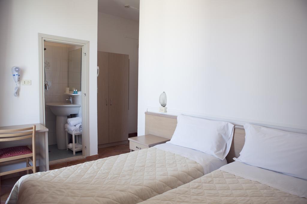 Hotel Salsedine " 5 Mt From The Beach ! " Rimini Exterior foto