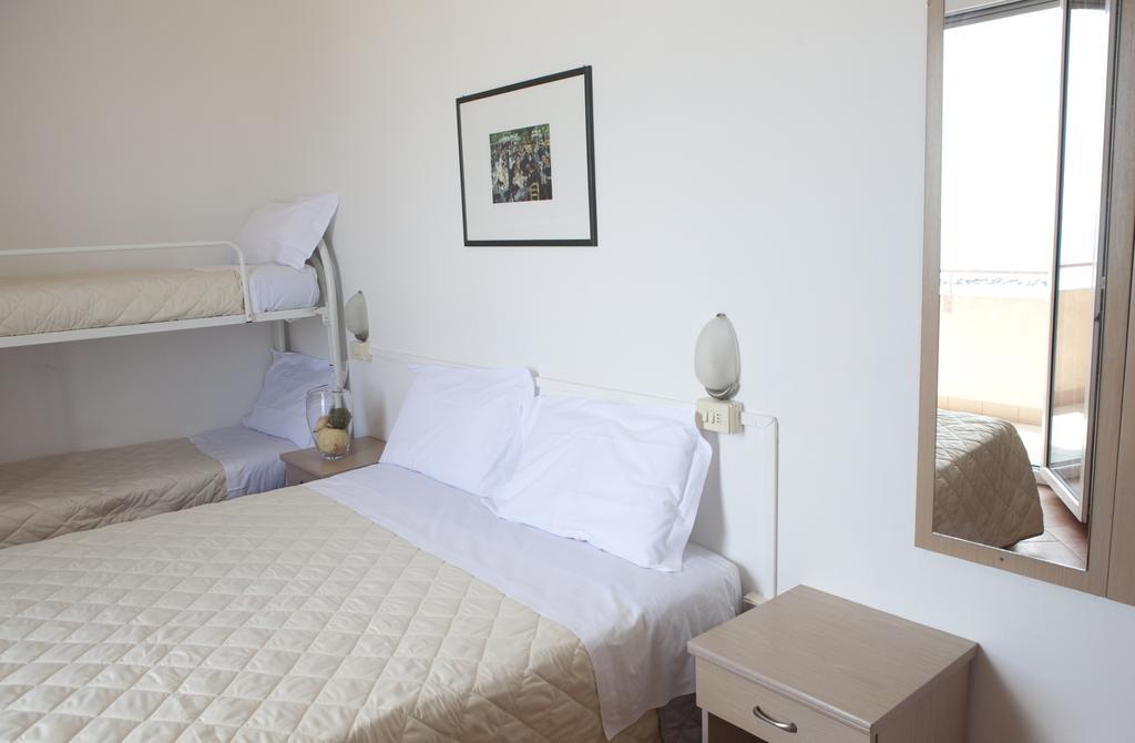 Hotel Salsedine " 5 Mt From The Beach ! " Rimini Exterior foto