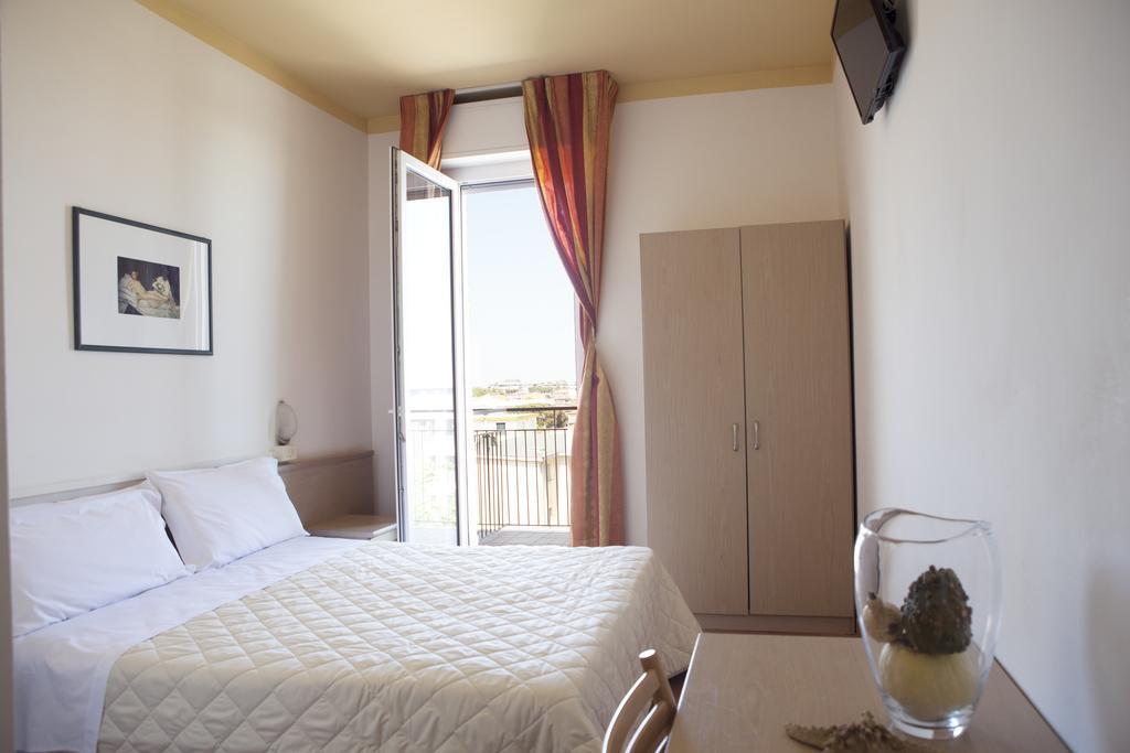 Hotel Salsedine " 5 Mt From The Beach ! " Rimini Exterior foto