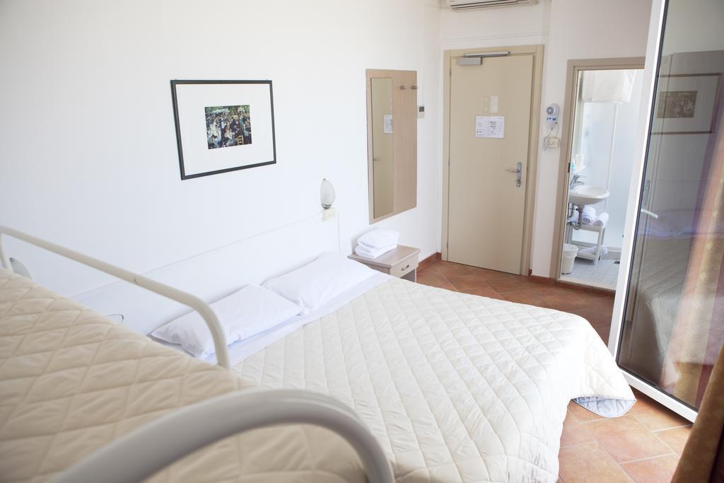 Hotel Salsedine " 5 Mt From The Beach ! " Rimini Exterior foto