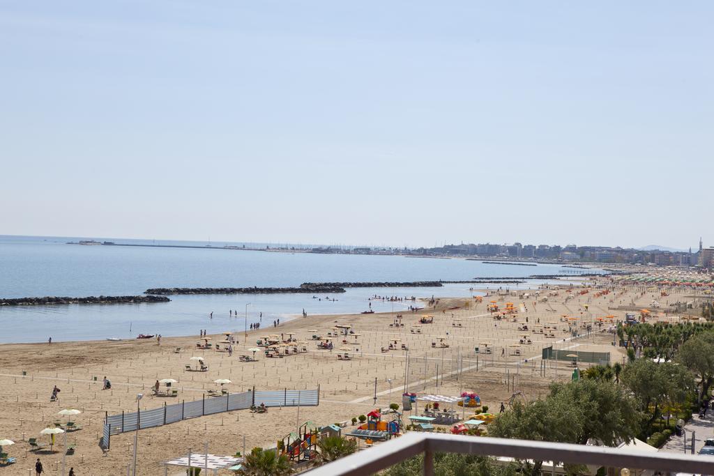 Hotel Salsedine " 5 Mt From The Beach ! " Rimini Exterior foto